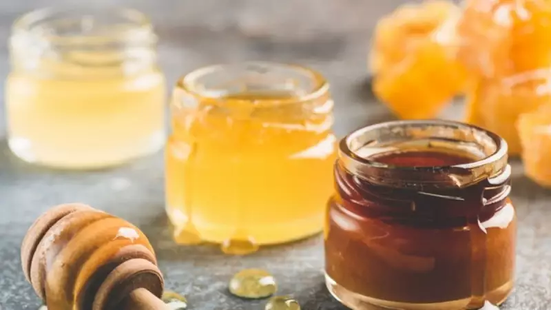 Balın Rengi Sizi Yanıltmasın! Koyu Tonlar Aslında Ne Anlama Geliyor?