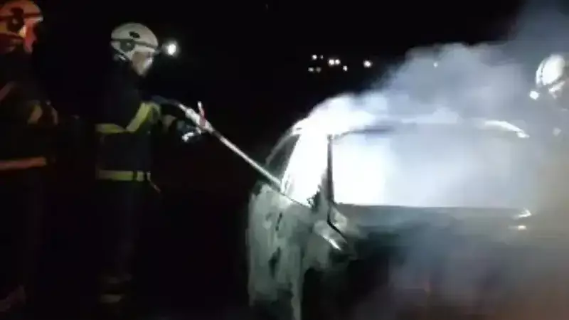 Batman'da Seyir Halindeki Araç Alev Alev Yandı: Sürücü Son Anda Kendini Kurtardı!