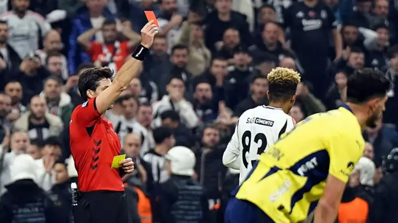 Beşiktaş-Fenerbahçe Derbisinde Kırmızı Kart Fırtınası! Hakem Masaya Yumruğunu Vurdu