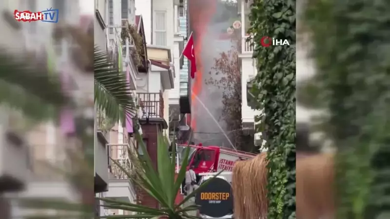 Beşiktaş'ta Tarihi Ahşap Bina Alev Alev! İşte Yangının Saniye Saniye Gelişimi