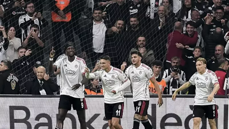 Beşiktaş'ta Yıldız Oyunculara Islık Fırtınası! Taraftarlar 3 Yıldıza Sok Uygulamasını Protesto Etti