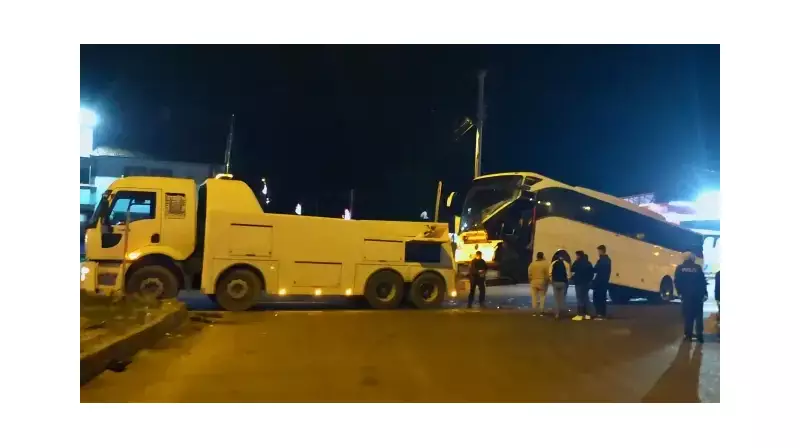 Bolu Dağı'nda Tır ile Otobüs Korkunç Bir Kaza Yaptı: İki Yaralı