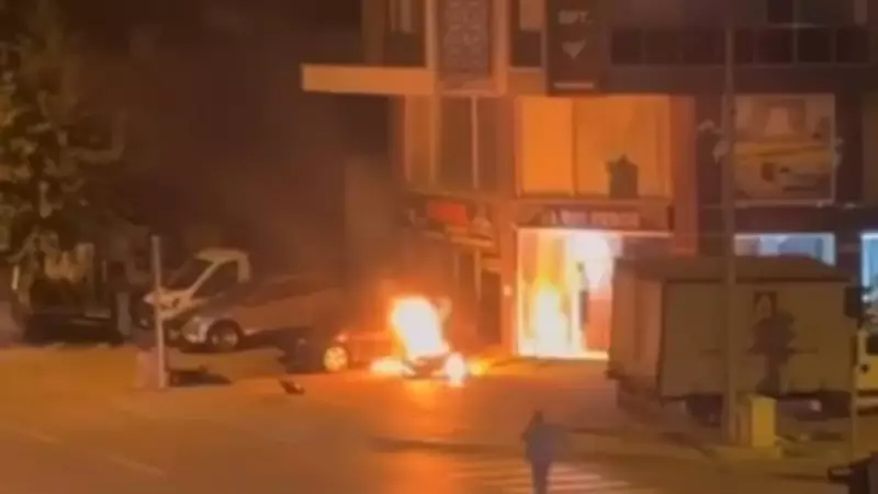 Burdur'da İnanılmaz Kahramanlık: Alevler İçindeki Motosikletten Sürücüyü Son Anda Kurtardı!