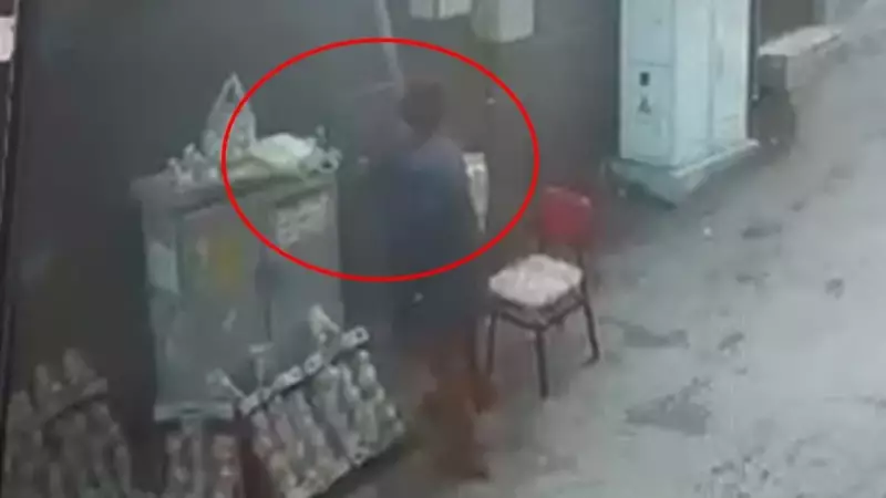 Bursa'da Göz Açıp Kapayıncaya Kadar Telefonunu Kaybetti! Güvenlik Kamerası Hırsızın Tüm Hareketlerini Kaydetti