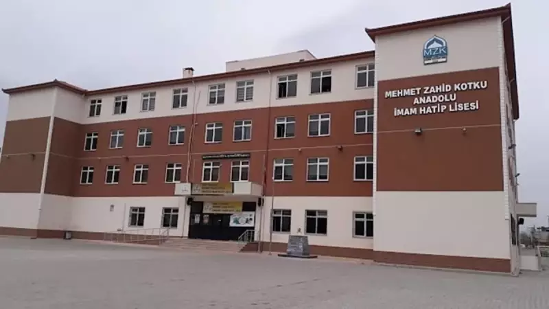 Bursa'da Okul Bahçesinde Gündüz Gözüyle Gasp! Müdür Yardımcısının Burnu Kırıldı