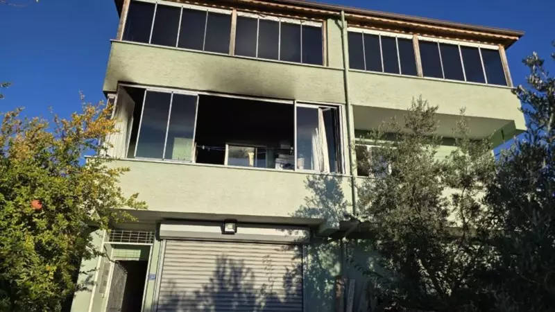 Bursa'da Yaşlı Çifti Tehlike Anında Kurtaran Müdahale! Ev Yangınında Dumandan Etkilenen İki Kişi Hastanede
