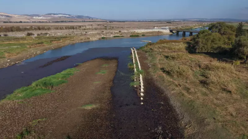 Büyükçekmece'de Tarih Fışkırdı! Sular Çekilince Osmanlı Kalıntıları Ortaya Çıktı