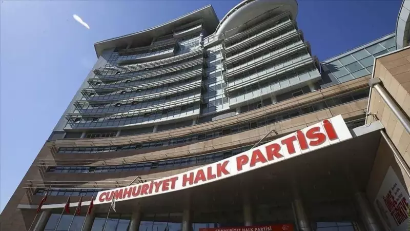 CHP'de Deprem: İzmir'de Tutuklu Başkan Yeniden Aday Gösterildi, Tüzük Fırtınası Koptu!