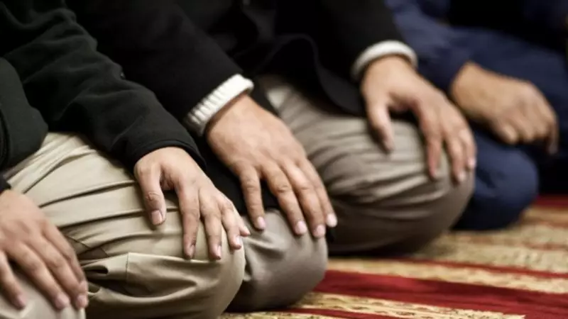 Cuma Namazı Kılınışı: Adım Adım En Detaylı Rehber ve Püf Noktaları