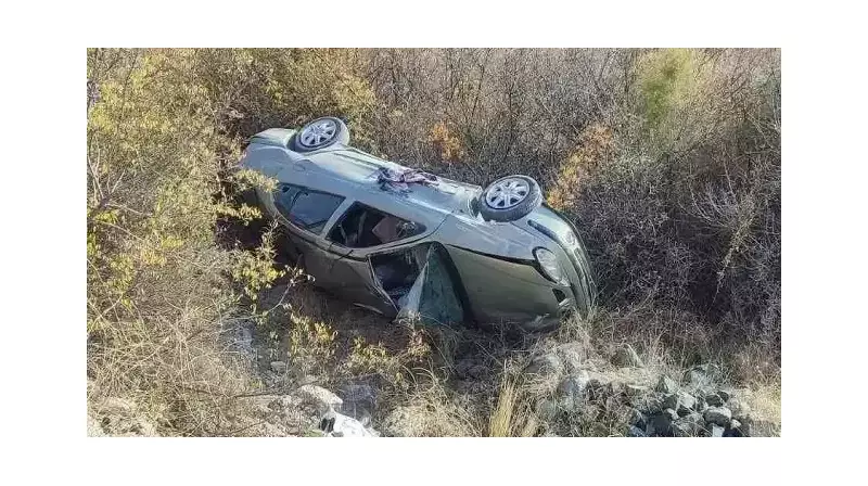 D100 Otoyolu'nda Korkunç Kaza: Otomobil Şarampole Yuvarlandı, Yaralılar Var!