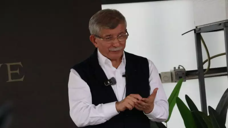 Davutoğlu'ndan Siyaset Arenasına Şaşırtan Açıklama: 'İhtiyaç Olmasaydı Bırakırdım'