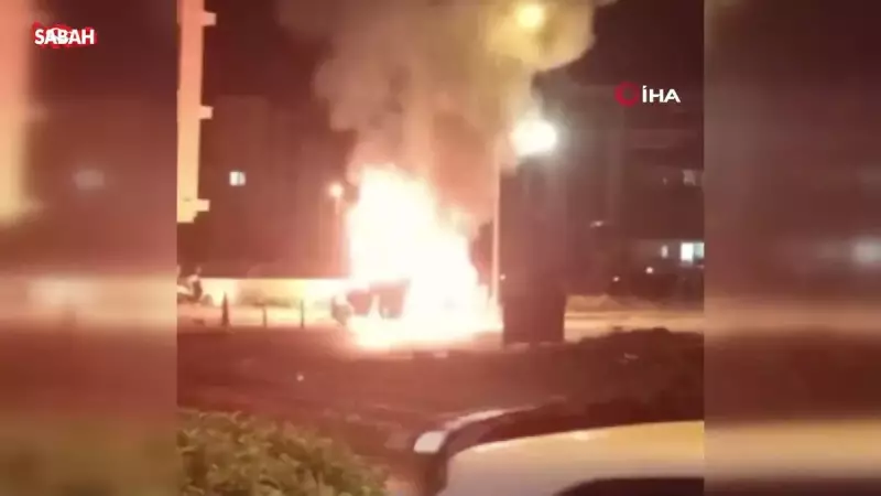 Denizli'de Park Halindeki Araç Alev Alev Yandı! İşte Çarpıcı Görüntüler
