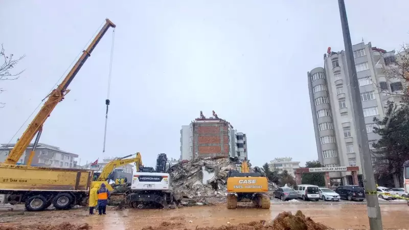 Depremde Yıkılan Binanın Müteahhidi Hapishanede Hayatını Kaybetti: Kalp Krizi Kurbanı