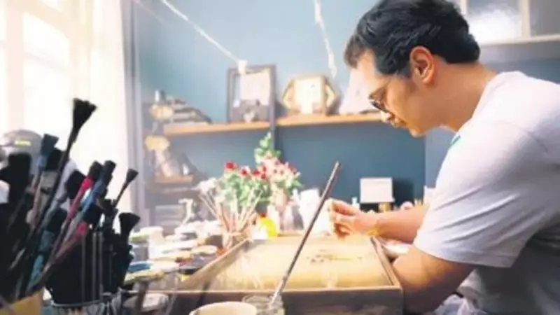 Ebru Sanatçısından Ders Alan Ünlü İsim: Merve Özbey'in Gizli Yeteneği Ortaya Çıktı!