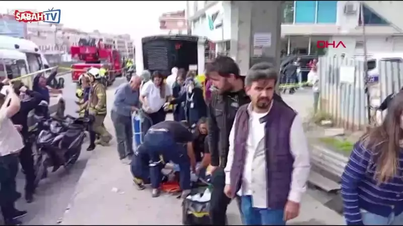 Çekmeköy'de Otobüs Durağa Girdi: Yaralılar Var!