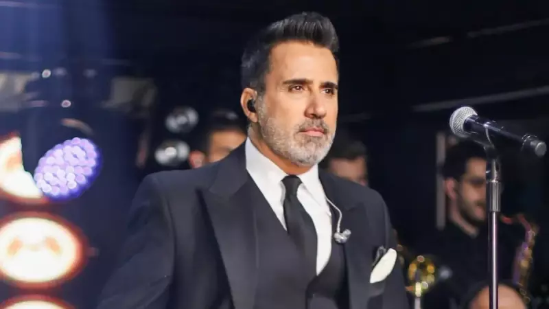 Emrah'tan Sahne Ortasında Duygusal Anlar: Sanatçı Konserde Gözyaşlarına Boğuldu