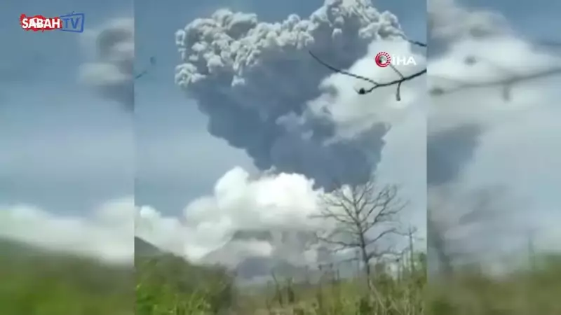 Endonezya'da Yanardağ Ateş Kustu! Küller 8 Kilometreye Ulaştı