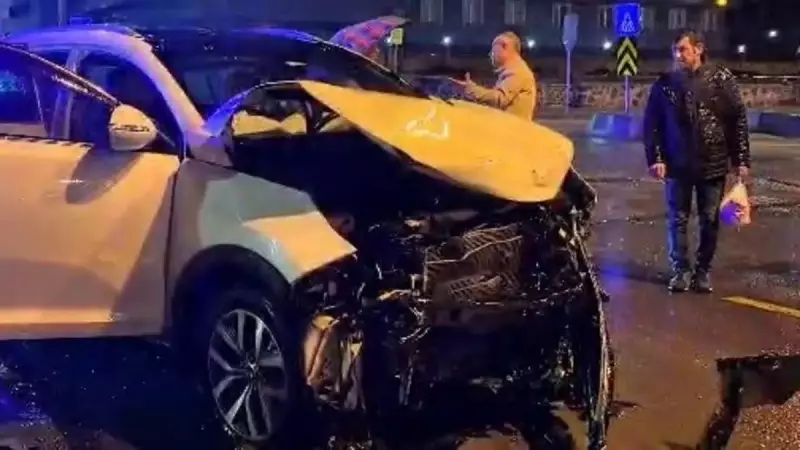 Erzurum'da Şok Eden Kaza: Otobüs Sürücüsü Çarpmanın Ardından Sırra Kadem Bastı!