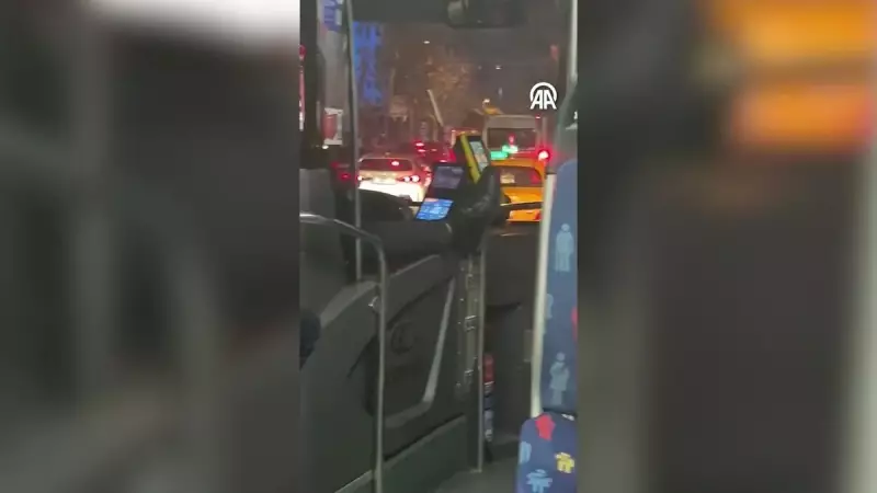 İETT Şoförünün İnanılmaz Riskli Manevrası: Yolcular Panik İçinde Kaldı!