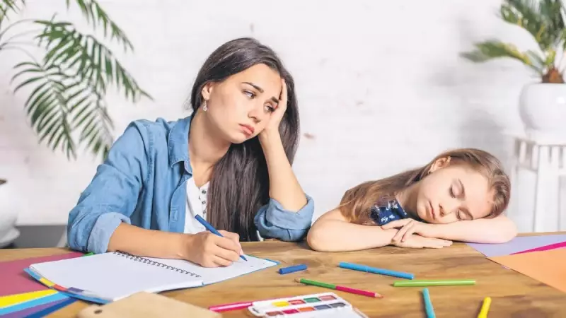 Ev Ödevi Kabusu: Çocuk Uyurken Anneler Neden Sabahlıyor?