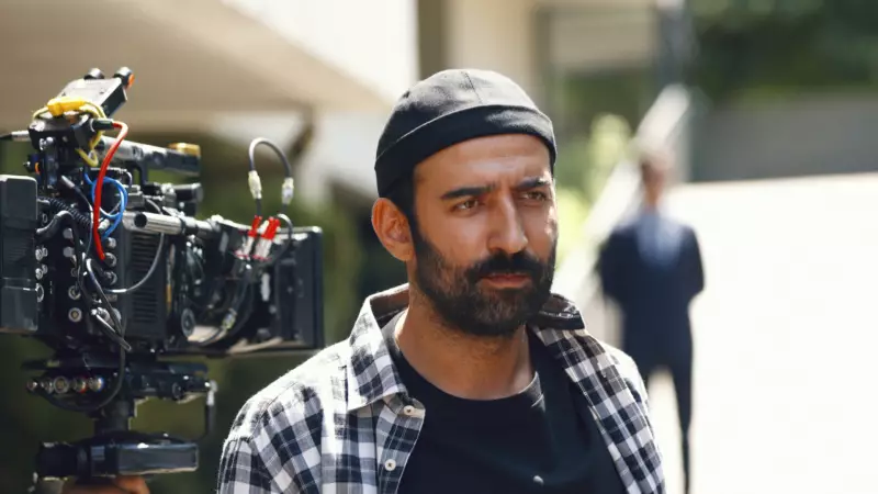 Ferit Kaya'nın Afro Saçları Beyazperdede Fırtına Estiriyor! Uykucu'nun İkonik Görünümü Herkesi Büyülüyor