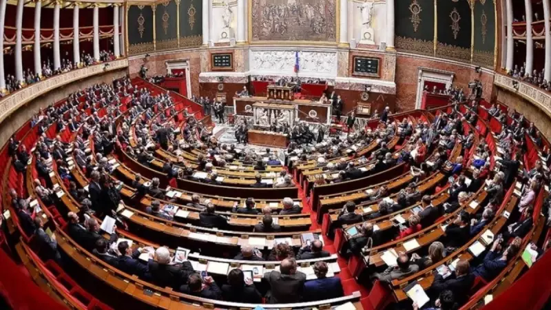 Fransa'da Hükümet Krizi: İki Güvenoyu Önergesi Mecliste Reddedildi!