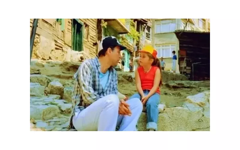 Garip Filminin Fatosu Ece Alton Bugün 45 Yaşında! İşte Kemal Sunal'ın Küçük Rol Arkadaşının Şaşırtan Hayatı