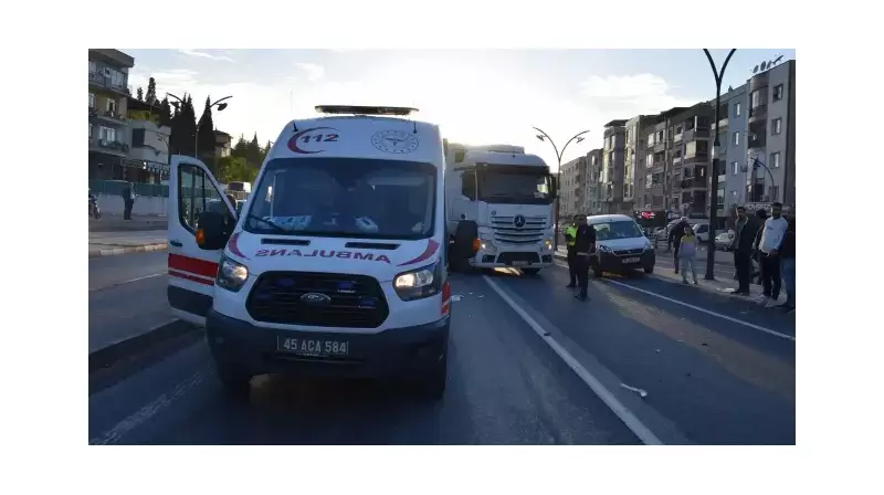 Genç Hayatını Kaybetti: Yolun Karşısına Geçmek İsterken Kamyon Çarptı!