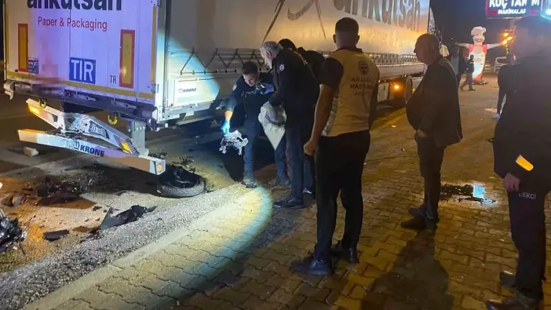 Genç Yaşta Hayatını Kaybetti! Motosiklet Tıra Ok Gibi Saplandı