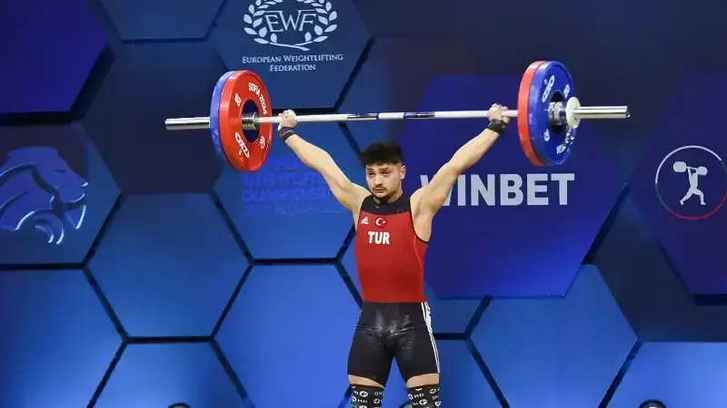 Gençler Avrupa Şampiyonu Mustafa Eliş'ten Muhteşem Performans! Altın Madalya Türkiye'ye Geldi