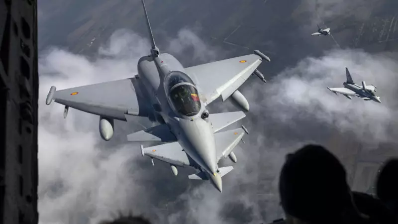 Gökyüzünde Nefes Kesen Dans: Türkiye'nin Yeni Nesil Typhoon'u Kaan ile F-16'ların Muhteşem Uçuşu