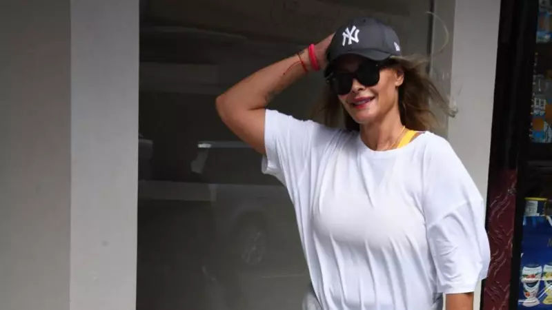 Gül Gölge'den Plajda Stil Dersi: Sahil Yürüyüşünde Göz Kamaştıran Görüntüler!