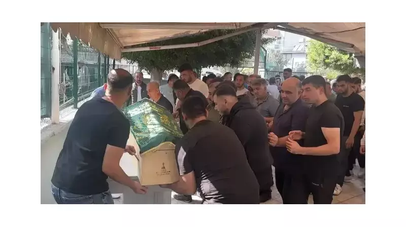 Hatay'da Acı Kayıp: Menfezde Bulunan İki Arkadaş Toprağa Verildi