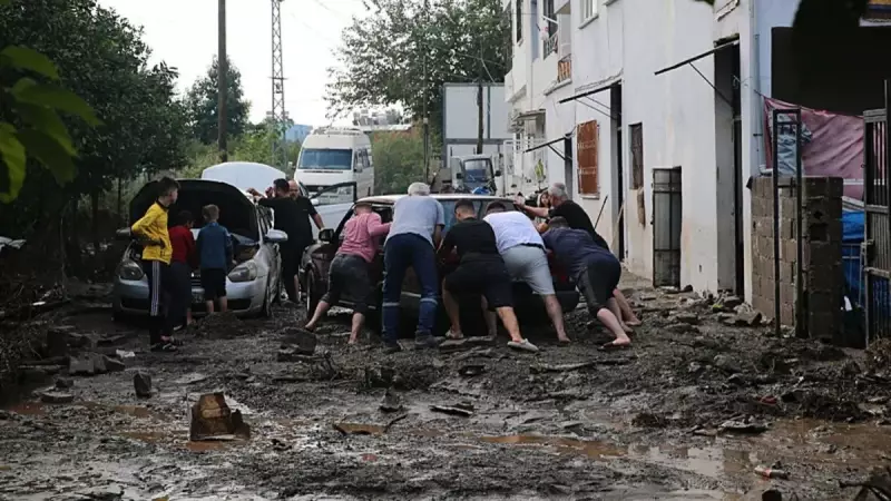 Hatay'da Doğa Anadan Sert Tokat: Otoyol Çöktü, Hortum Koptu, Sular Altında Kaldı!