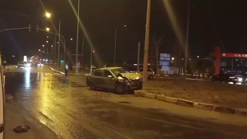 Hatay'da Feci Trafik Kazası: İki Araç Baş Başa Çarpıştı, Yaralılar Var!