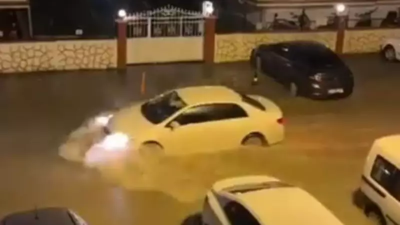 Hatay'da Sular Altında! Şiddetli Sağanak Hayatı Felç Etti