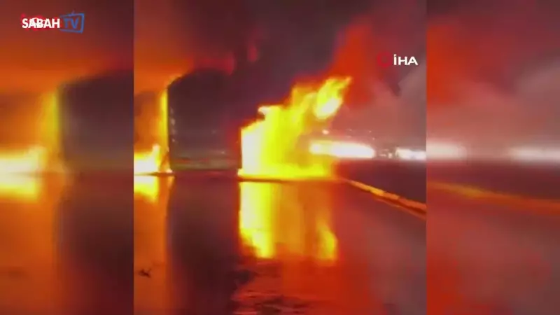 Hindistan'da Korkunç Kaza: Motosiklet Yolcu Otobüsüne Çarptı, 25 Can Gitti!