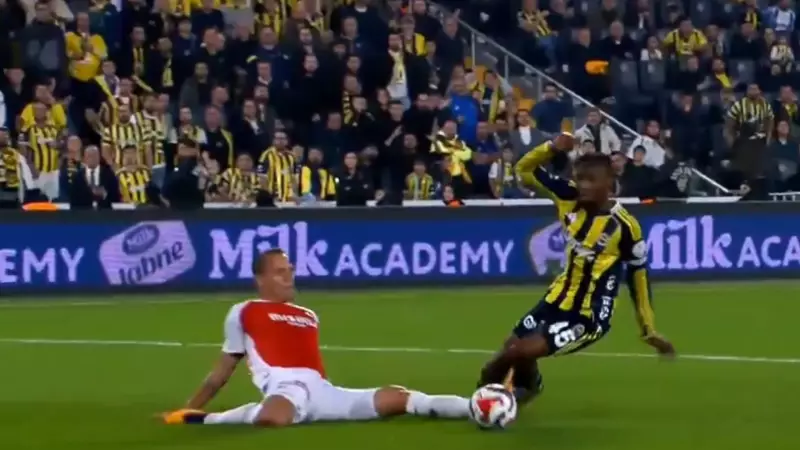 Kadıköy'de Penaltı Kararı Maçın Kaderini Değiştirdi! İşte O Anlar