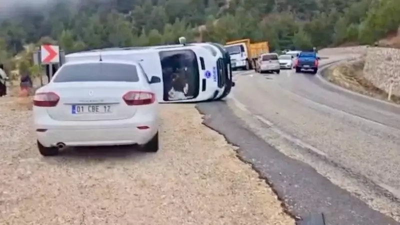 Kahramanmaraş'ta Minibüs ile Hafif Ticari Araç Çarpıştı: 3 Yaralı!