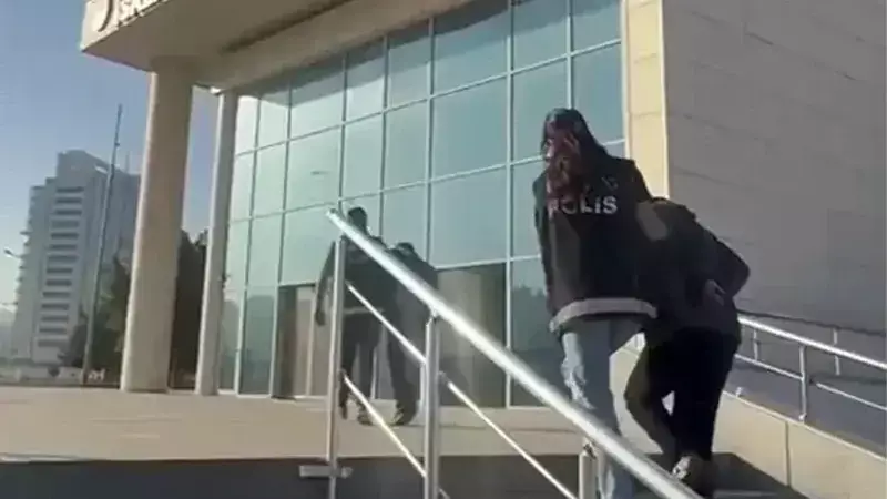 Kaputta Şok! Otomobilin Motor Kapağından Çıkanlar Herkesi Şaşkına Çevirdi - Piyasa Değeri 5.5 Milyon TL