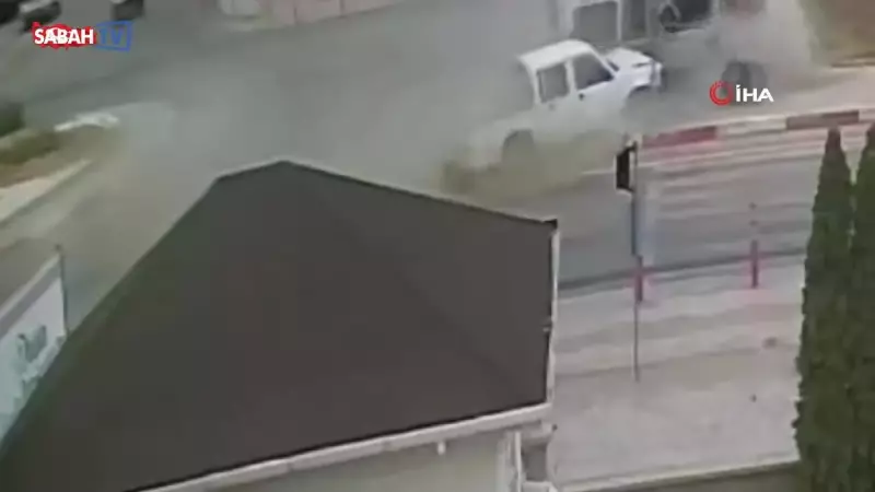 Karaman'da Ekmek Servisi Yapan Minibüs ile Kamyonetin Çarpışma Anı Kamerada!