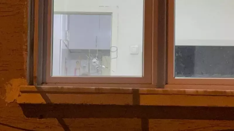Kayseri'de Silahlı Saldırı: Daireye Açılan Ateşle 2 Kurşun Camdan İçeri Sızdı!