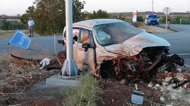 Kilis'te Feci Trafik Kazası: Otomobil ile Minibüs Çarpıştı, 12 Kişi Yaralandı!