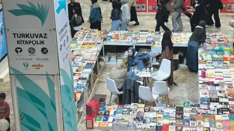 Kitap ve Deniz Üsküdar'da Buluştu: Kıyıda Bir Edebiyat Rüzgarı