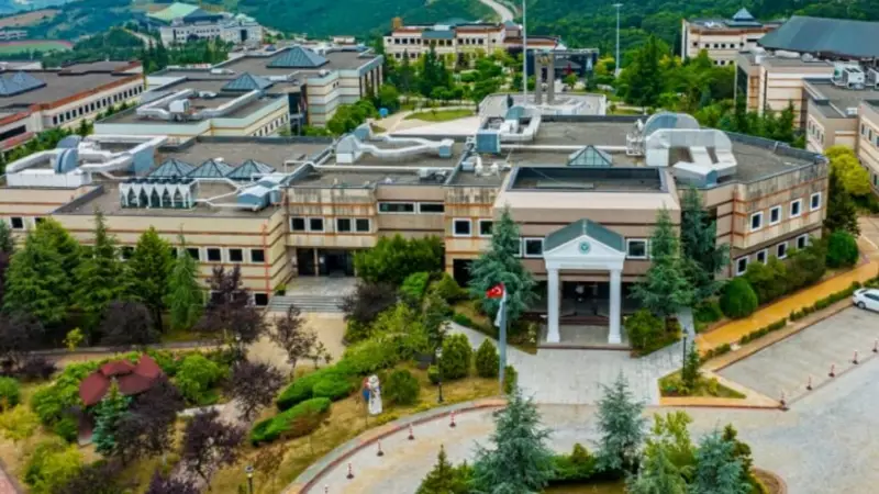 Kocaeli Üniversitesi'nde Eğitimde Devrim: 3 Yıllık Lisans Geliyor!