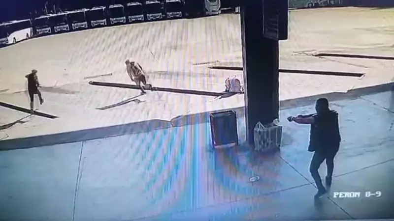 Kocaeli Otogarı'nda Silahlı Kargaşa: Ani Ateş Açılması Görüntülere Yansıdı!