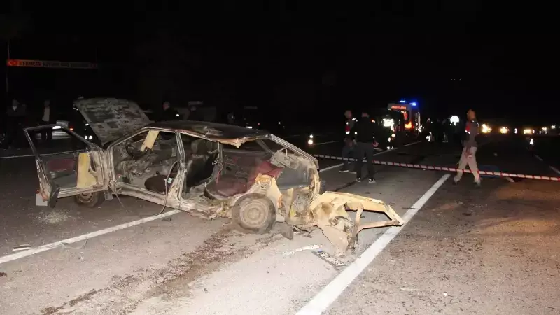 Korkunç Kaza! İki Araç Şiddetle Çarpıştı: Can Pazarı Yaşandı