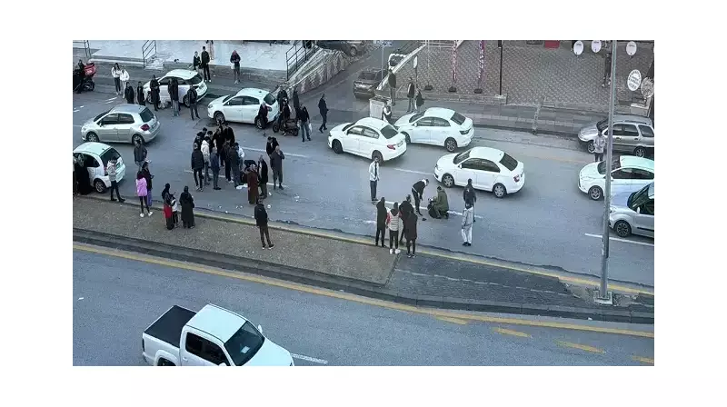 Korkunç Kaza! Yola Aniden Çıkan Yayalara Otomobil Çarptı - İki Kişi Yaralandı