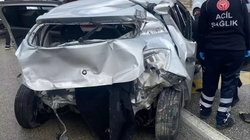 Kırıkkale'de Feci Trafik Kazası: İki Araç Baş Başa Çarpıştı, Yaralılar Var!