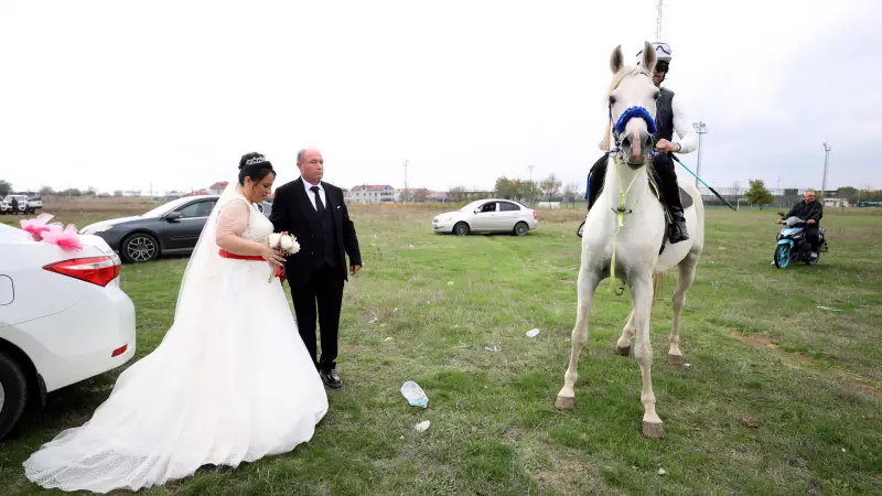 Kırklareli'nde Unutulan Bir Gelenek: Atlı Düğün Koşusu 20 Yıl Sonra Yeniden Hayat Buldu!